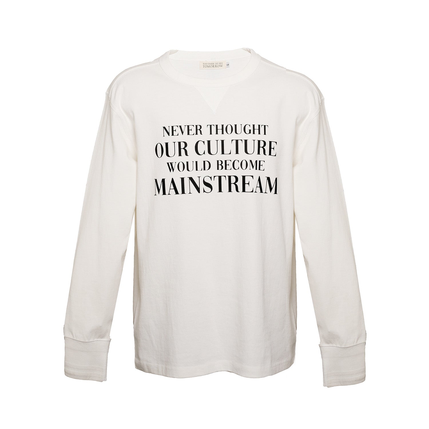 WHITE LONG-SLEEVE GRAPHIC T-SHIRT